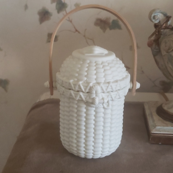 Partylite Seashell Basket